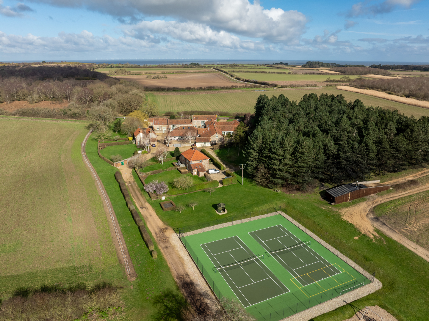 Lowes Luxury Holiday Cottages in Norfolk with Tennis Court