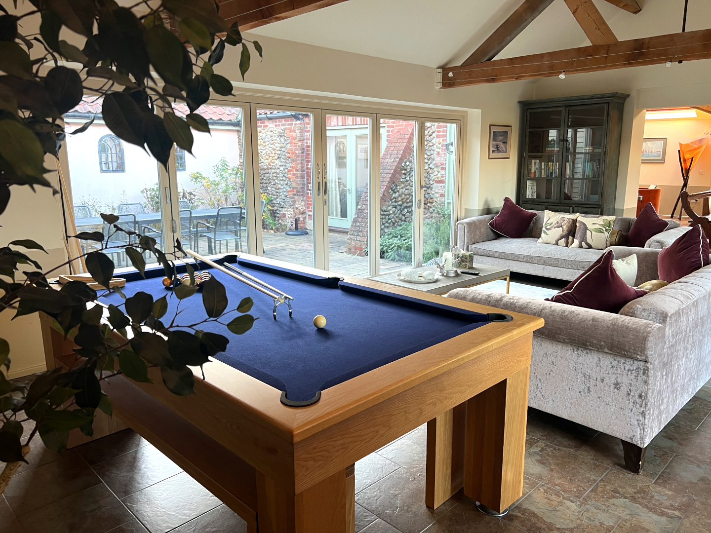 Luxury holiday cottage with pool table